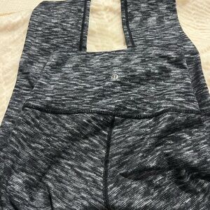 Lululemon Black and Gray Patterned Leggings size 2